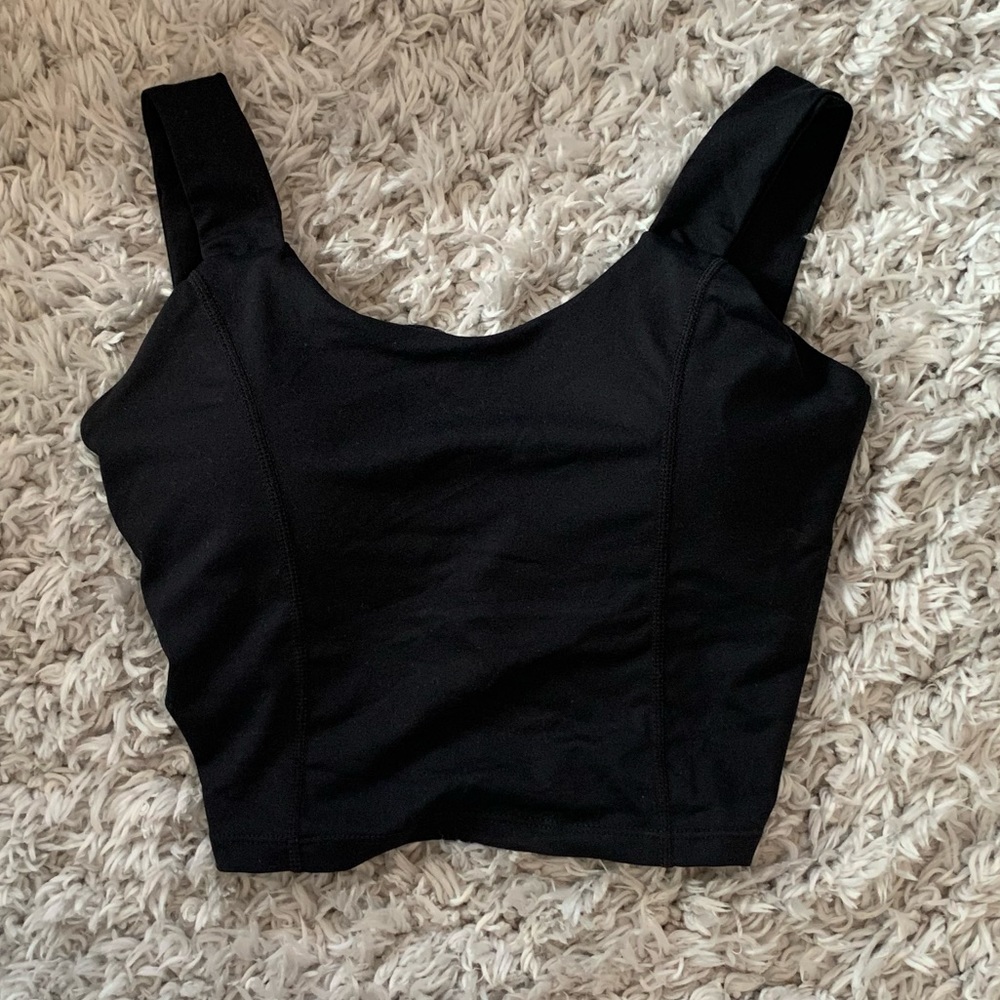 HALARA cropped criss cross padded tank